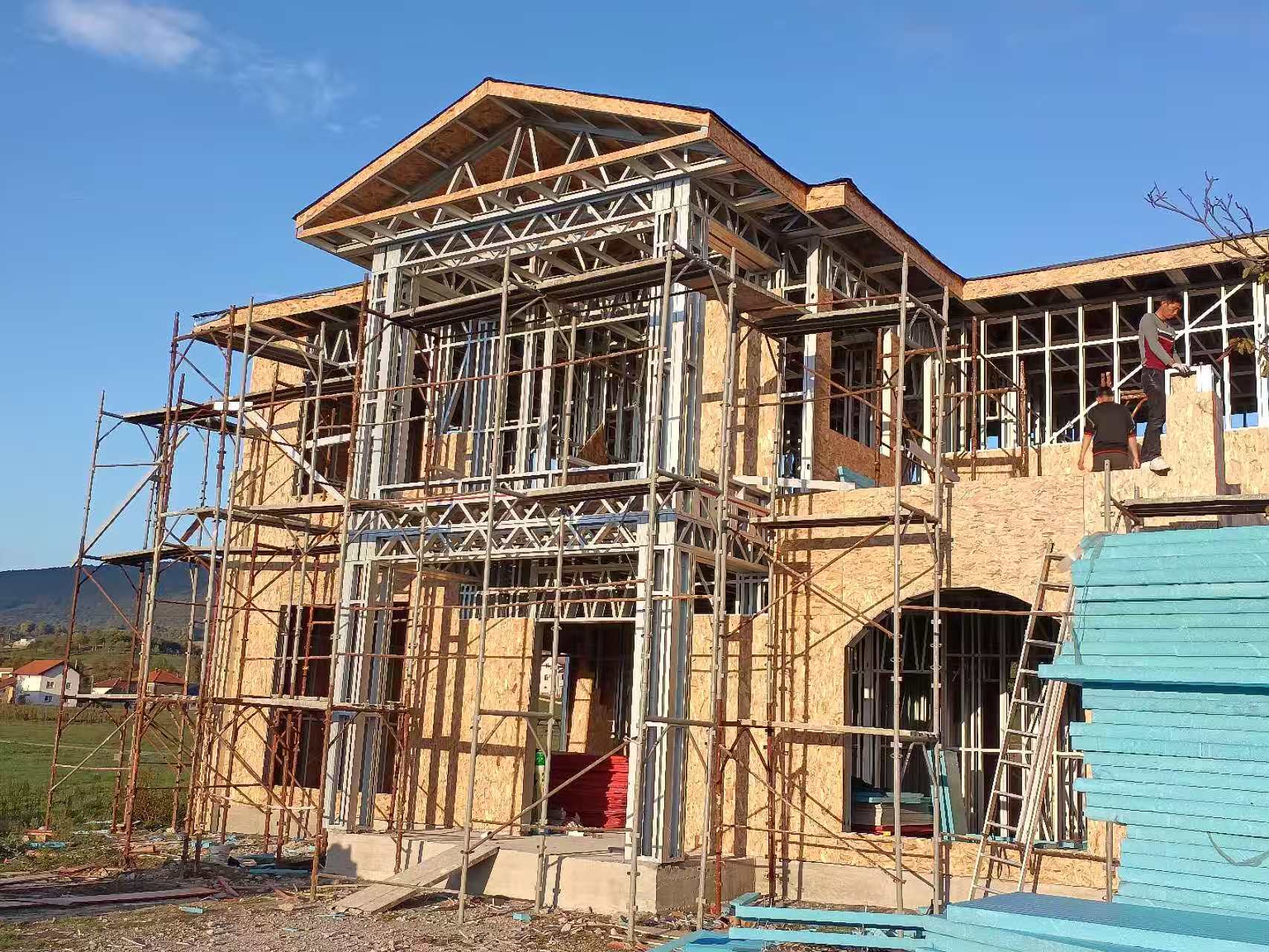 接近完工的輕鋼別墅 接近完工的輕鋼別墅