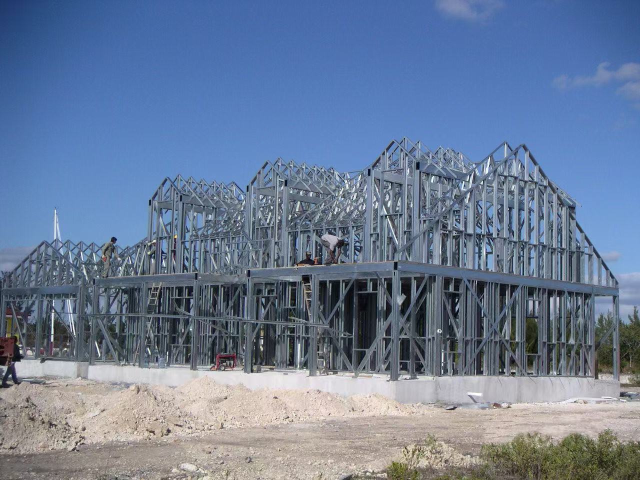 正在搭建中的輕鋼別墅
